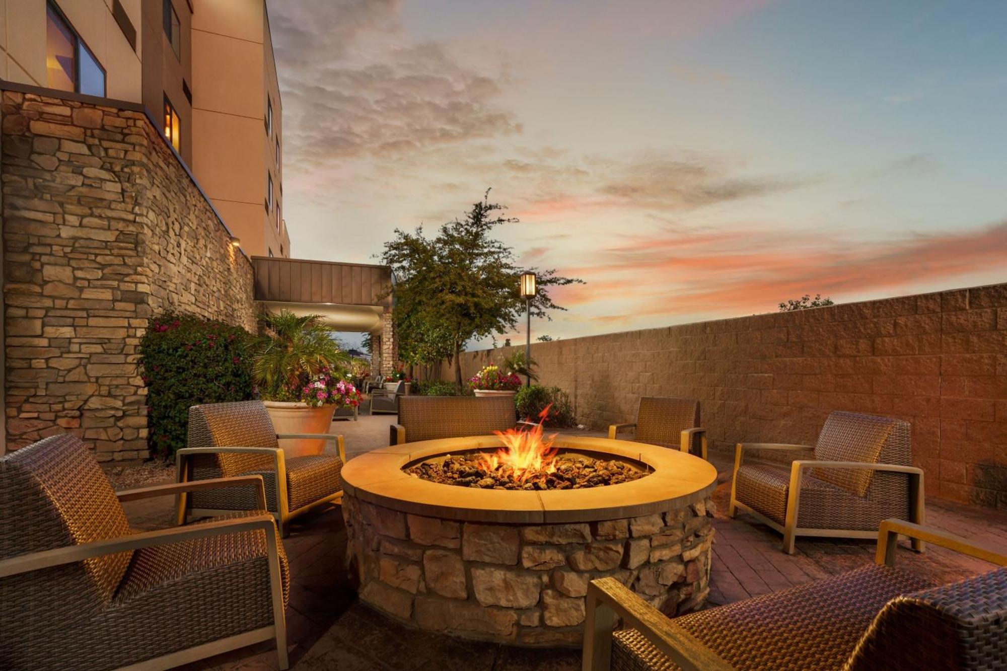Courtyard By Marriott Phoenix Mesa Gateway Airport Exteriér fotografie